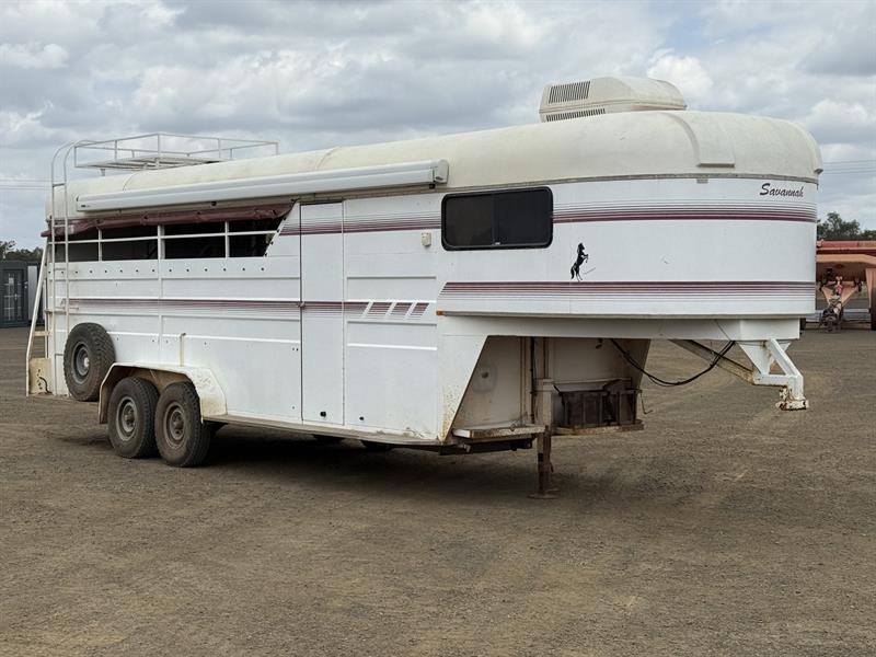 2008 Bushmans 5 Horse Gooseneck Trailer